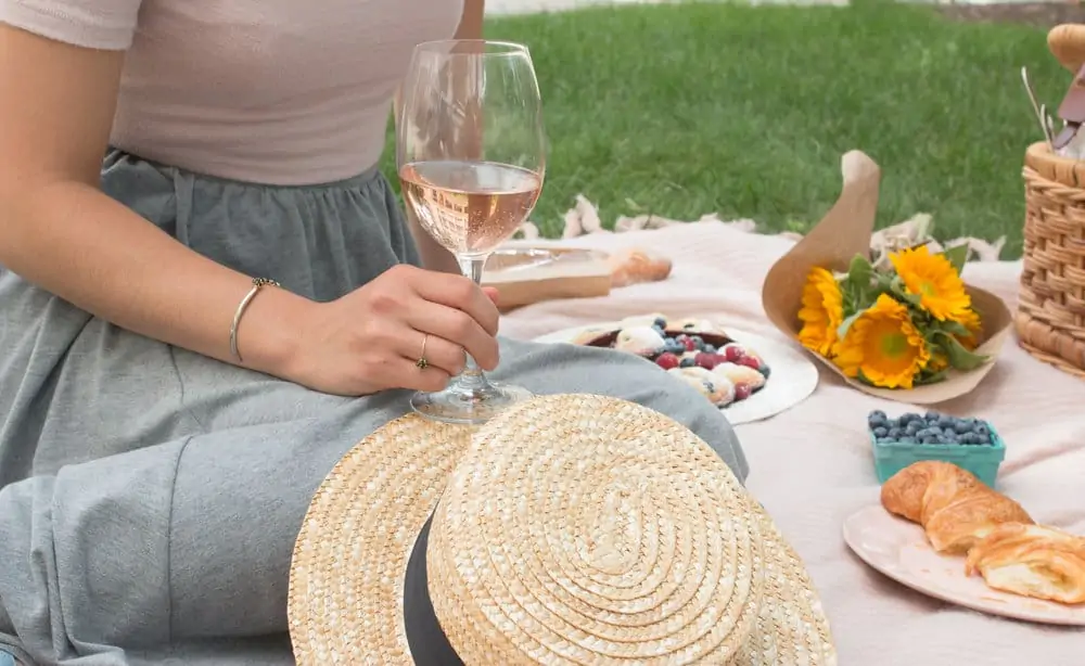 how to host a parisian picnic wherever you are via everyday parisian