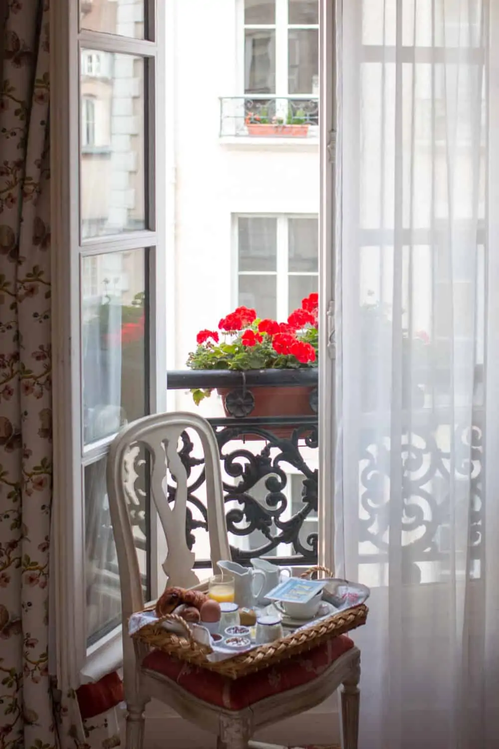 hotel caron de beaumarchais paris france