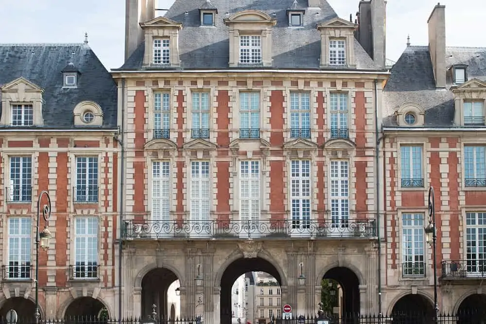 place des vosges paris what to do in the spring 