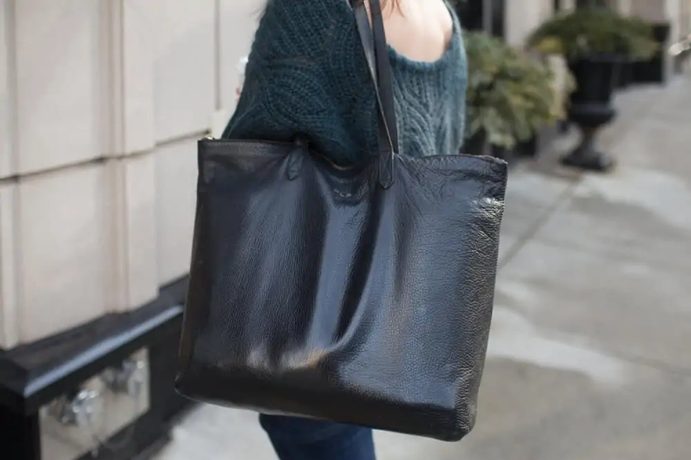 cuyana leather tote bag