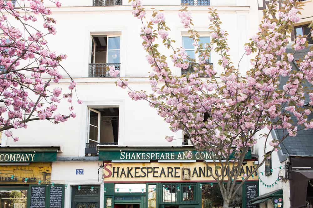 6 romantic things to do in paris in the springtime