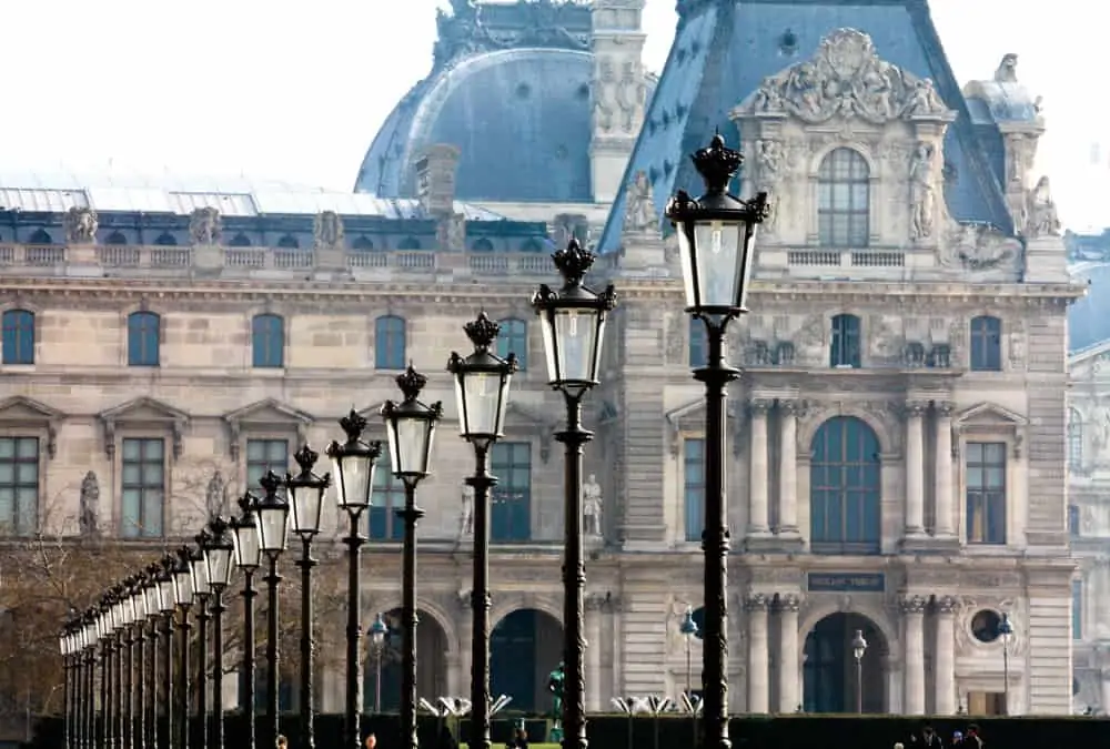 10 ways to save money on your next trip to paris