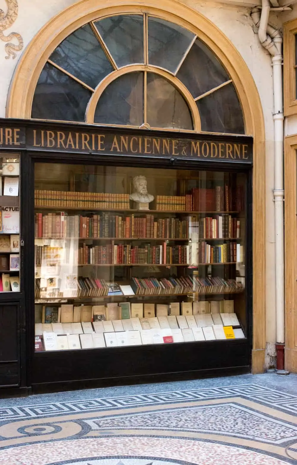 Shop Galerie de Vivienne Paris Bookshop Here