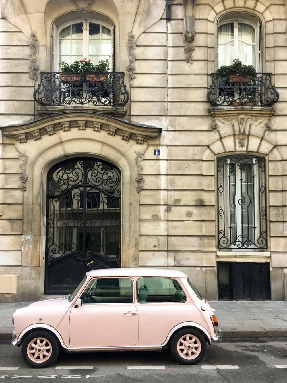 paris pink car