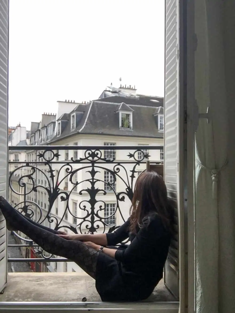 10 safety tips for solo female travelers in paris everyday parisian