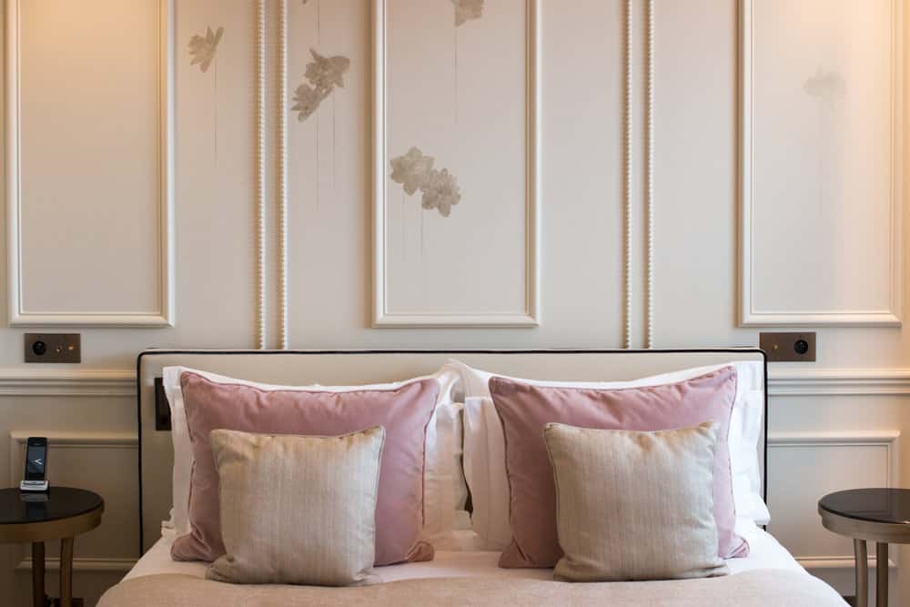 Le Narcisse Blanc Paris hotel 