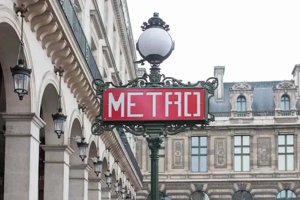 Paris Metro @rebeccaplotnick