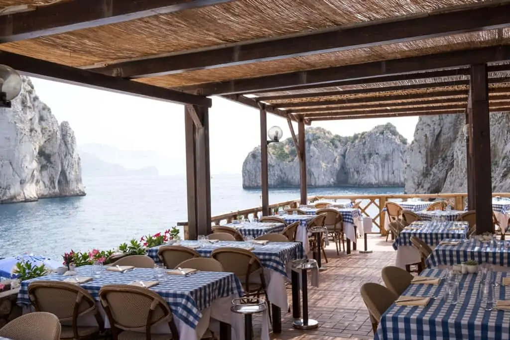 outdoor dining for Amalfi Coast Guide