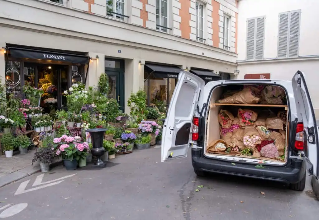 Links I Love: Week 23 | Peonies Truck in Paris