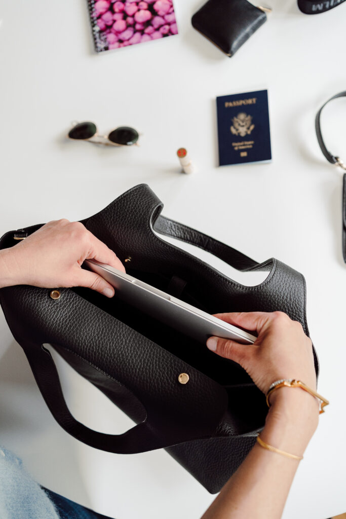 20 Travel Essentials for Long-Haul Flights - Everyday Parisian