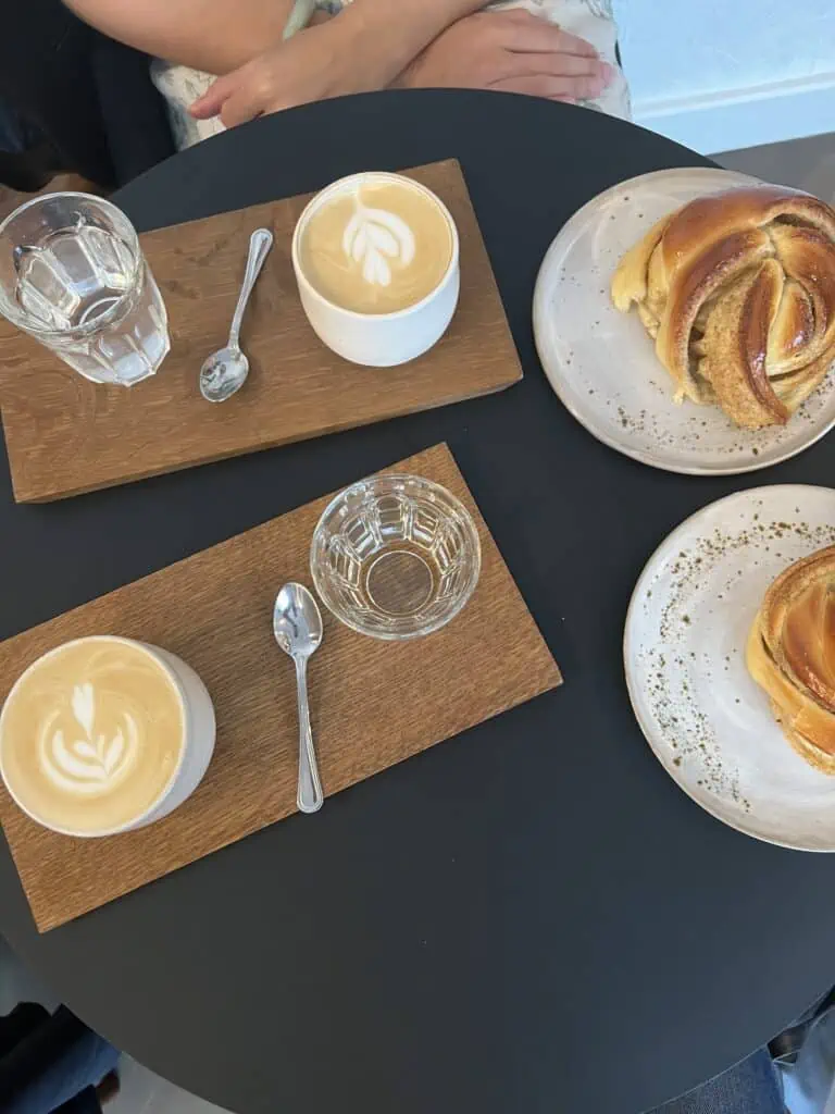 must visit coffee shops in paris