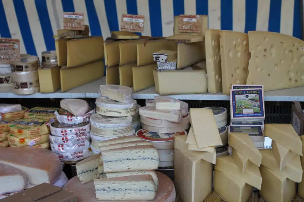 5 Best Paris Cheese Shops - Everyday Parisian