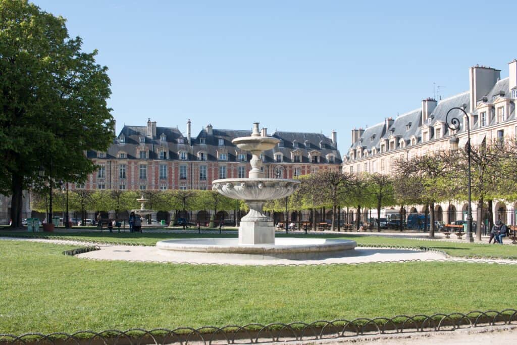 5 best streets to discover in Paris Place des Vosges 