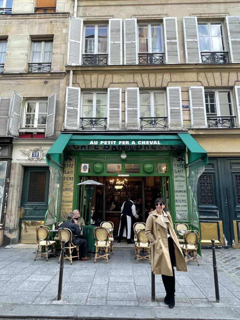 where to dine solo in Paris 
