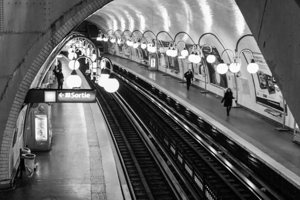 Paris metro ways to get around the city 