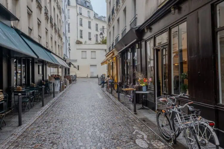 Rue de Nil rainy day Paris 