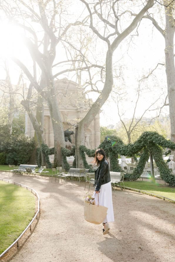 Sézane basket bag, classic Parisian summer style. 