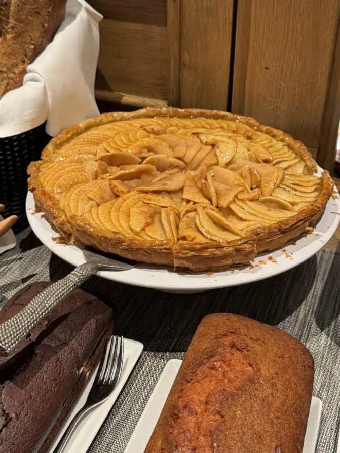breakfast in Paris apple tarte 