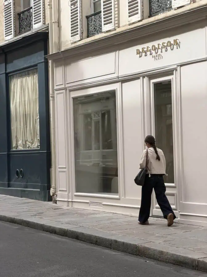 Parisian girl with braid trend with Longchamp