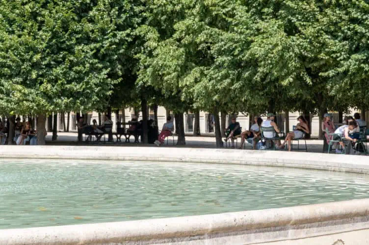 Parisians escaping the sun during the June heat wave