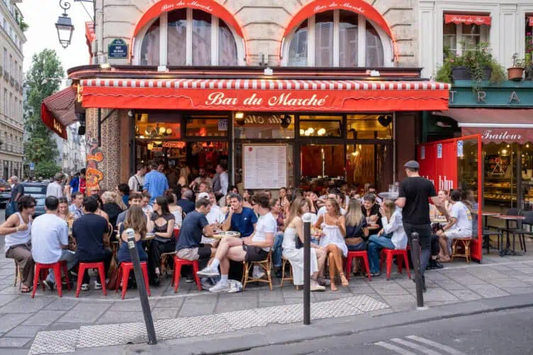 Parisians in the summer heat wave