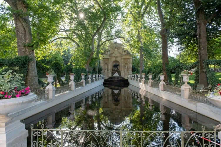 medici fountain summer Luxembourg Gardens