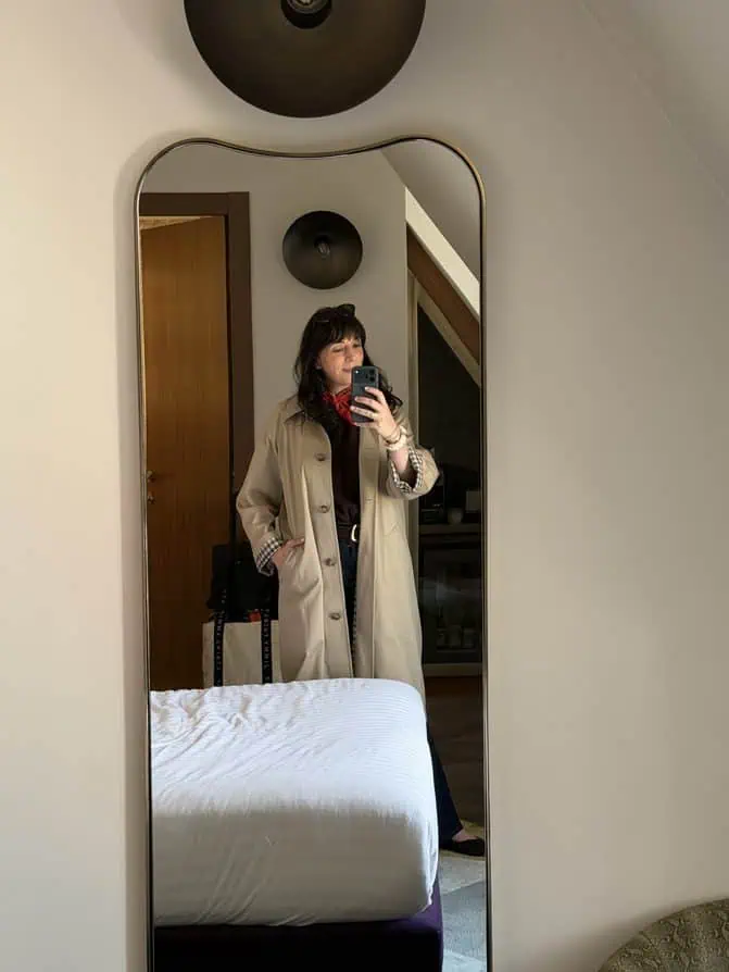 Sezane Clyde Trench and sneakers