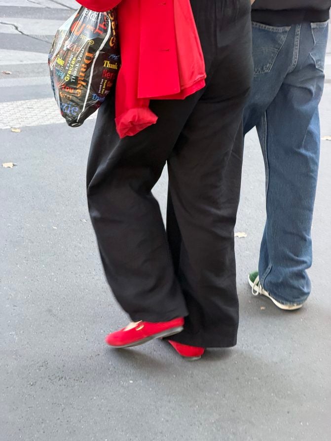 red ballet flats Parisian trends autumn 2026