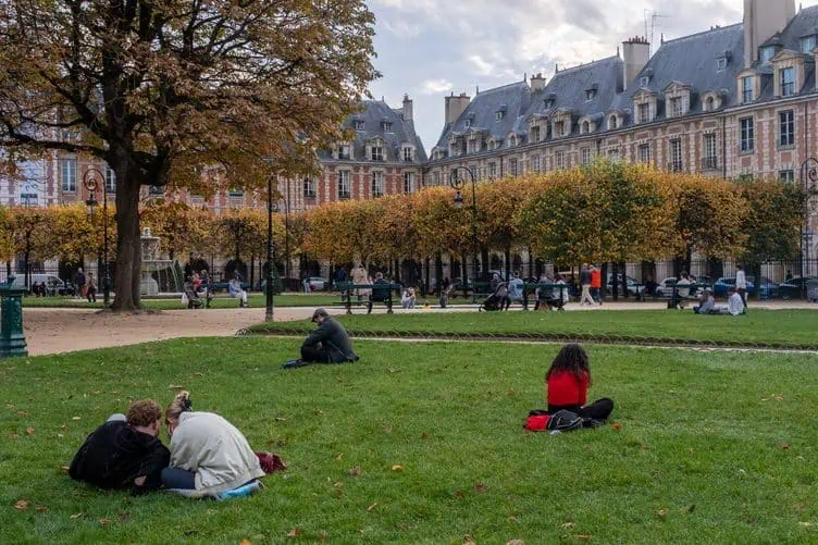 what to pack for Paris in October