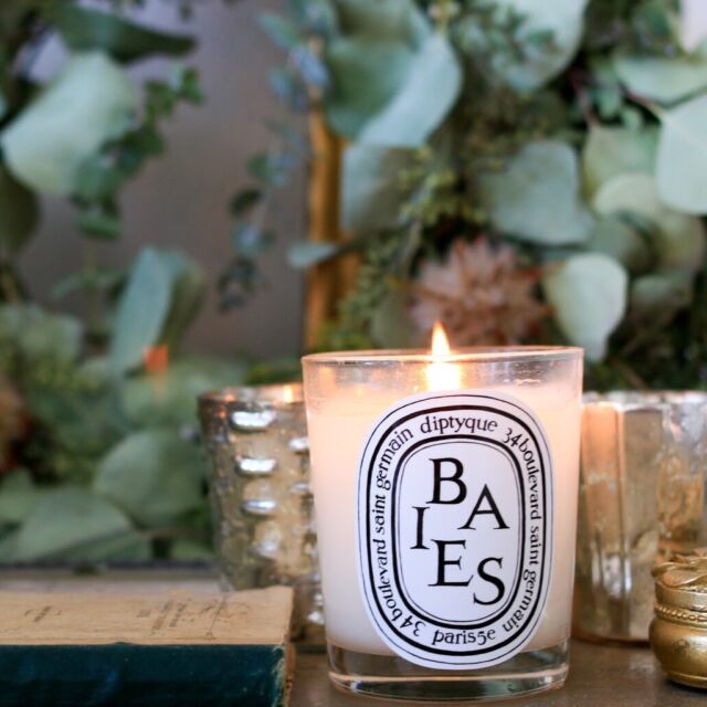Giveaway Day 1 🥳 A full size Baies @diptyque candle. I love ending the work day with the tradition of lighting a candle. Baies is a best selling scent and a favorite by so many of you. I purchased a special edition design of this candle for the giveaway. 

👏🏼 To enter: click the link and make sure you are on the email list. 
I will pull one US based winner tomorrow evening and contact them via email and mention their name here on Instagram. You have 24 hrs to claim your prize or I will choose a different winner. 

You only have to enter once! If you don’t win one prize, you will automatically be entered into the next. 

This is not sponsored and is a way for me to say thank you for your support in 2022! ❤️

https://view.flodesk.com/pages/63864eb51b84e9ea4164f51f

#everydayparisian #diptyque #10daysofgiveaways