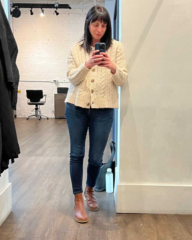 Paris prep in the form of a cut and color for spring. 💇🏻‍♀️ 

color by @jaxbeautyy 
cut by @amandapaigeprice 
Both @spokeandweal Chicago ❤️

#everydayparisian