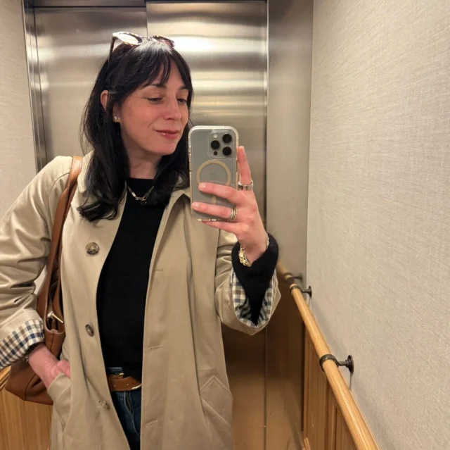 What I packed for Paris this May is up on the blog! 🇫🇷 ✈️ 

The weather started out feeling like summer and quickly changed for the remainder of my trip. My @sezane trench was the hero item I packed. ❤️

Comment LINK and I will share the blog post to your inbox. 

#everydayparisian