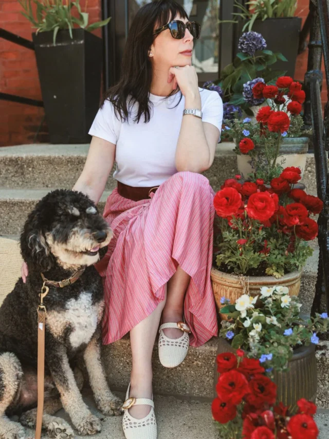 How Henri and I spent the weekend. A Farmers Market visit, long coffee walks, and soaking up the sun ☀️ while we visit with our neighbors. 

Sunday reading is up on the blog if you were busy celebrating with mom yesterday. Outfit details and links I love directly to your inbox when you comment LINK.

Photo @yuliasribna 

#everydayparisian