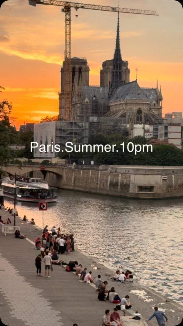 The sun sets after 10pm in Paris in the summer, and the heat finally lifts. One perk of summer sunsets, that orange, golden hue that doesn’t feel real. The city turning gold as I strolled the Seine towards Île Saint-Louis for ice cream. One of my favorite moments from this trip. I hope it transports you for a few minutes.❤️