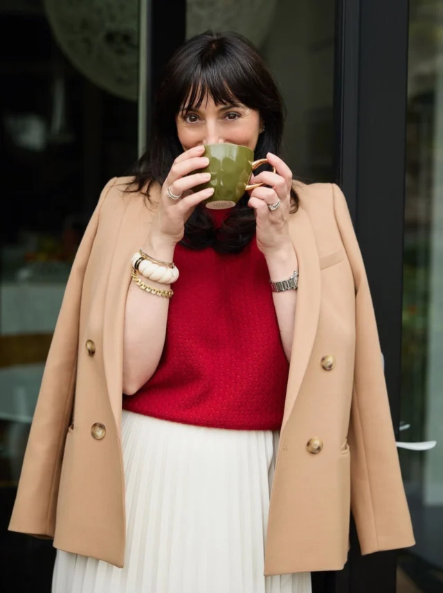 The @frame Friends and Family 25% off sale is here. A few favorites I have been wearing on repeat. Add to cart 🛒 for the discount. 

For sizing, I wear a medium in the blouses and sweaters. Denim 28 and they run tts. The Palazzo Modernist pocket and the pintuck pocket are my favorite. For sweaters the honeycomb sweater in paprika 😍 and the cashmere fleck Cardi in brown and grey. #ad 

Comment LINK for all my favorites. If an item isn’t included for Friends and Family, you can use my code REBECCAP15 for 15% off! Save that one ❤️

Photos @yuliasribna