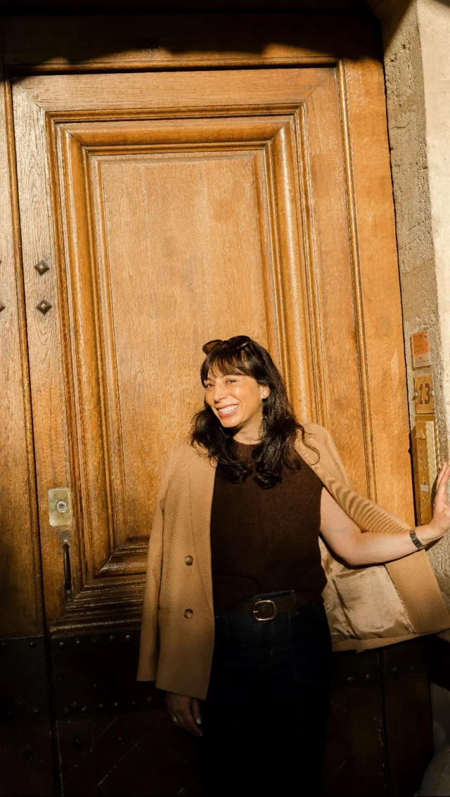 When @crateandbarrel and @staub_usa invite you to France to launch a new color, you lean all in. Watch until the end if you haven’t guessed already. 

Shop the newest color, espresso! Now available.

Photo @katiedonnelly_ 
Wearing @sezane